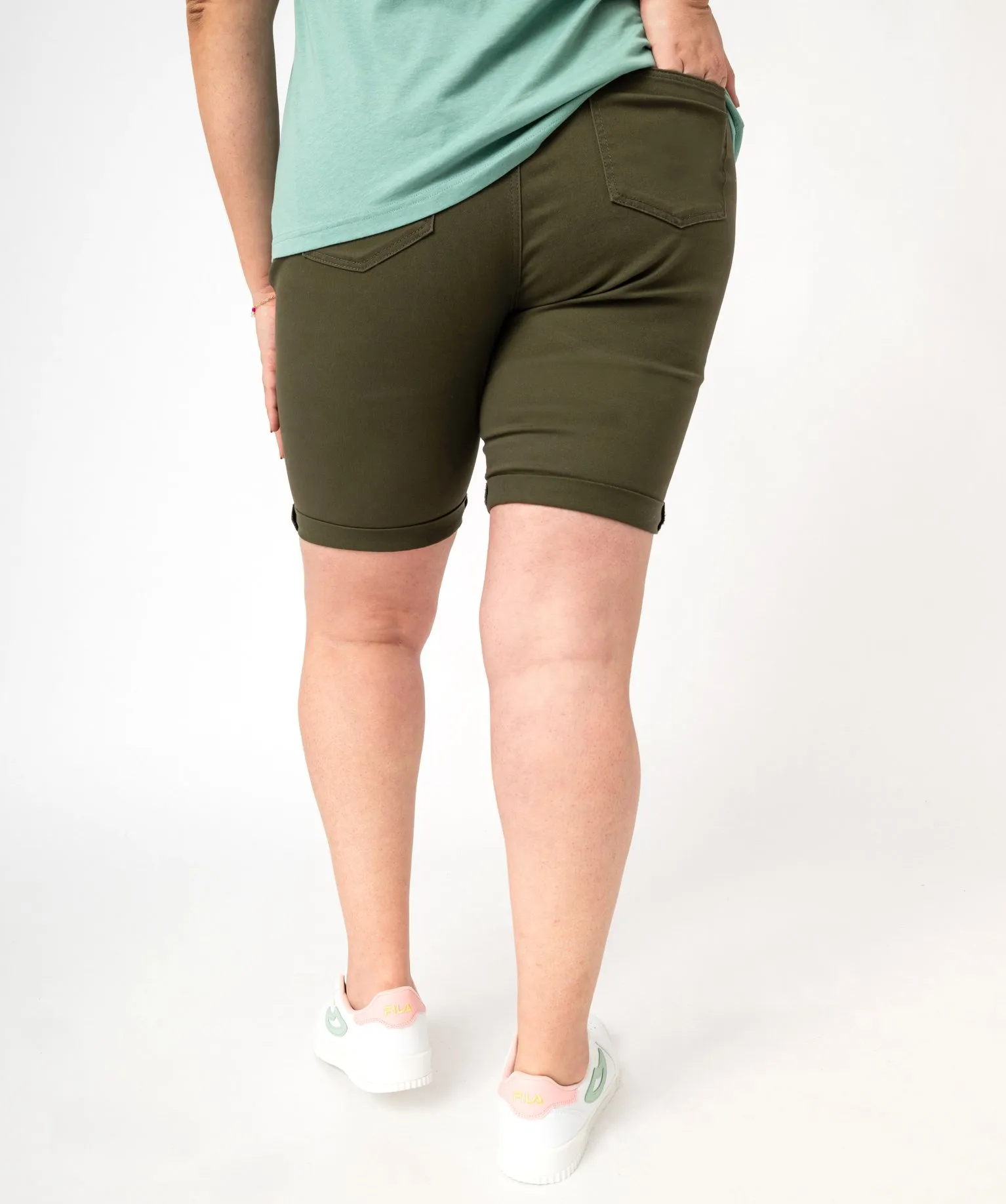 bermuda femme grande taille a revers en coton stretch vert shorts