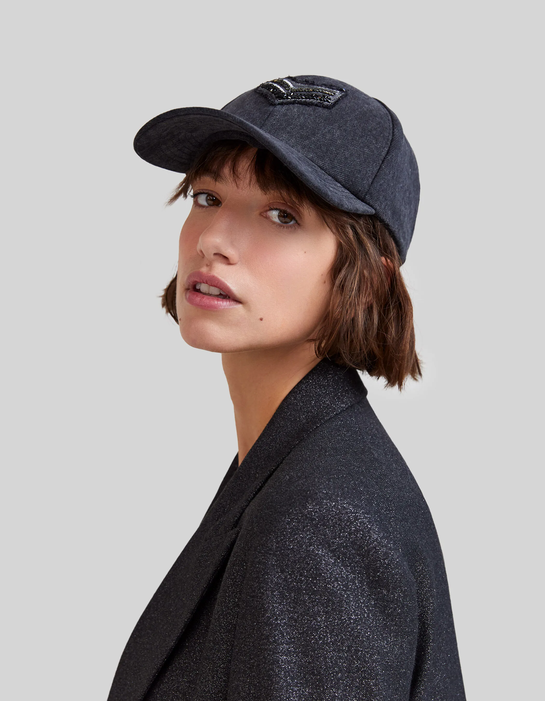 Casquette en jean anthracite chevrons brodés Femme