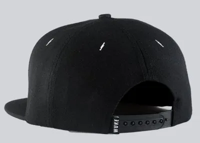 Casquette Snapback Croix inversée Noire et Rouge Ajustable