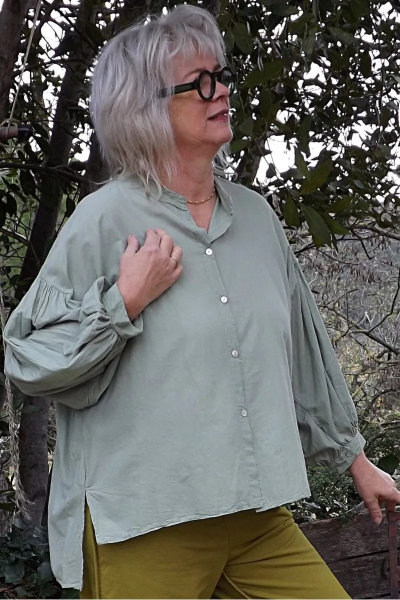 Chemise oversize femme grande taille eucalyptus manche longue.