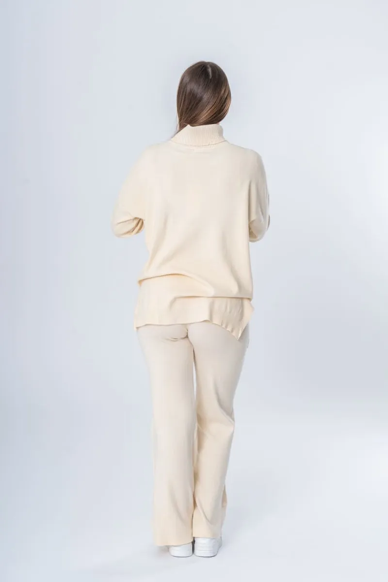 Ensemble pull col roulé et pantalon maille beige