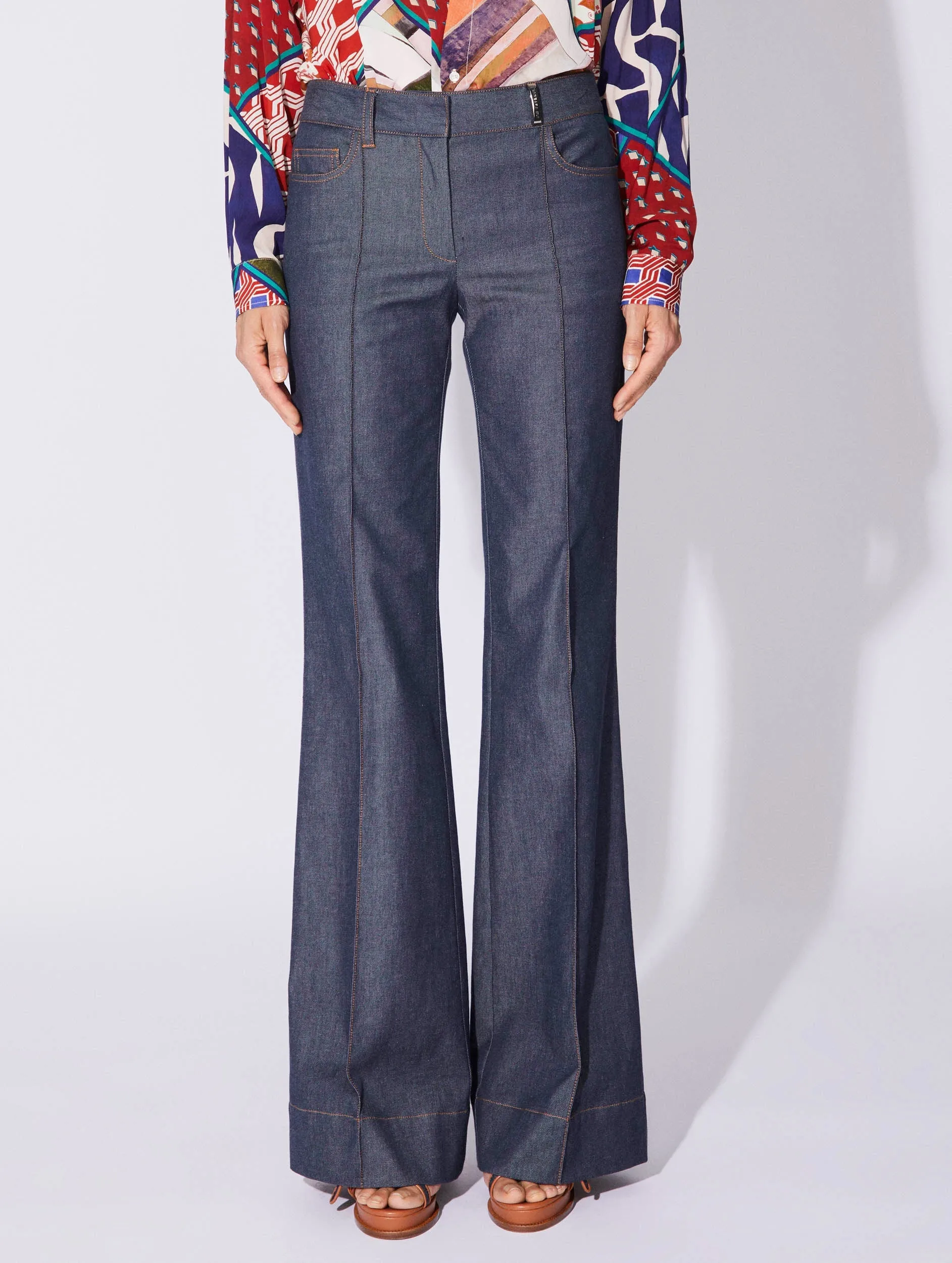 Pantalon coupe flare en denim lavé bleu