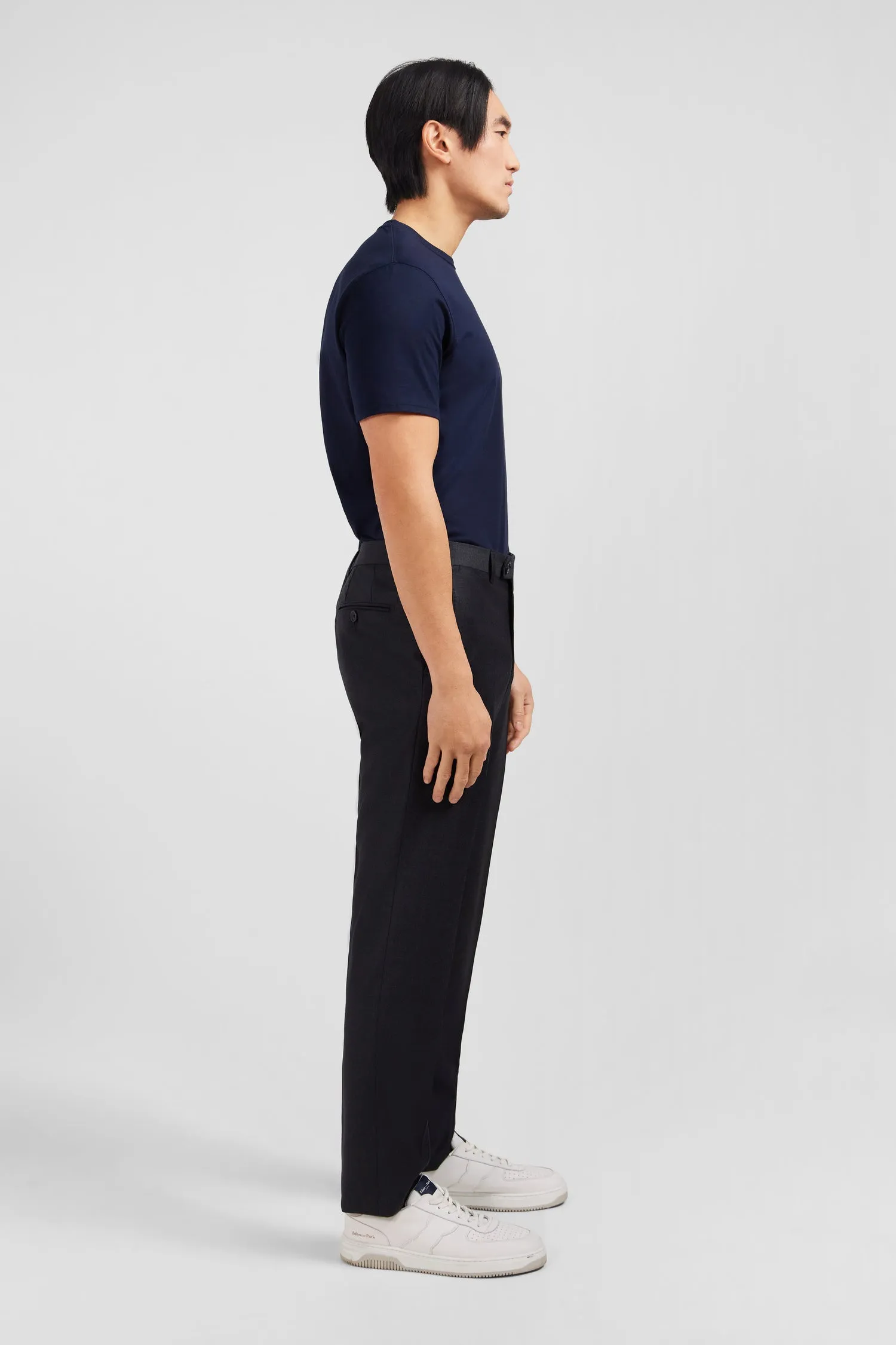 Pantalon regular gris foncé en laine à plis cassés