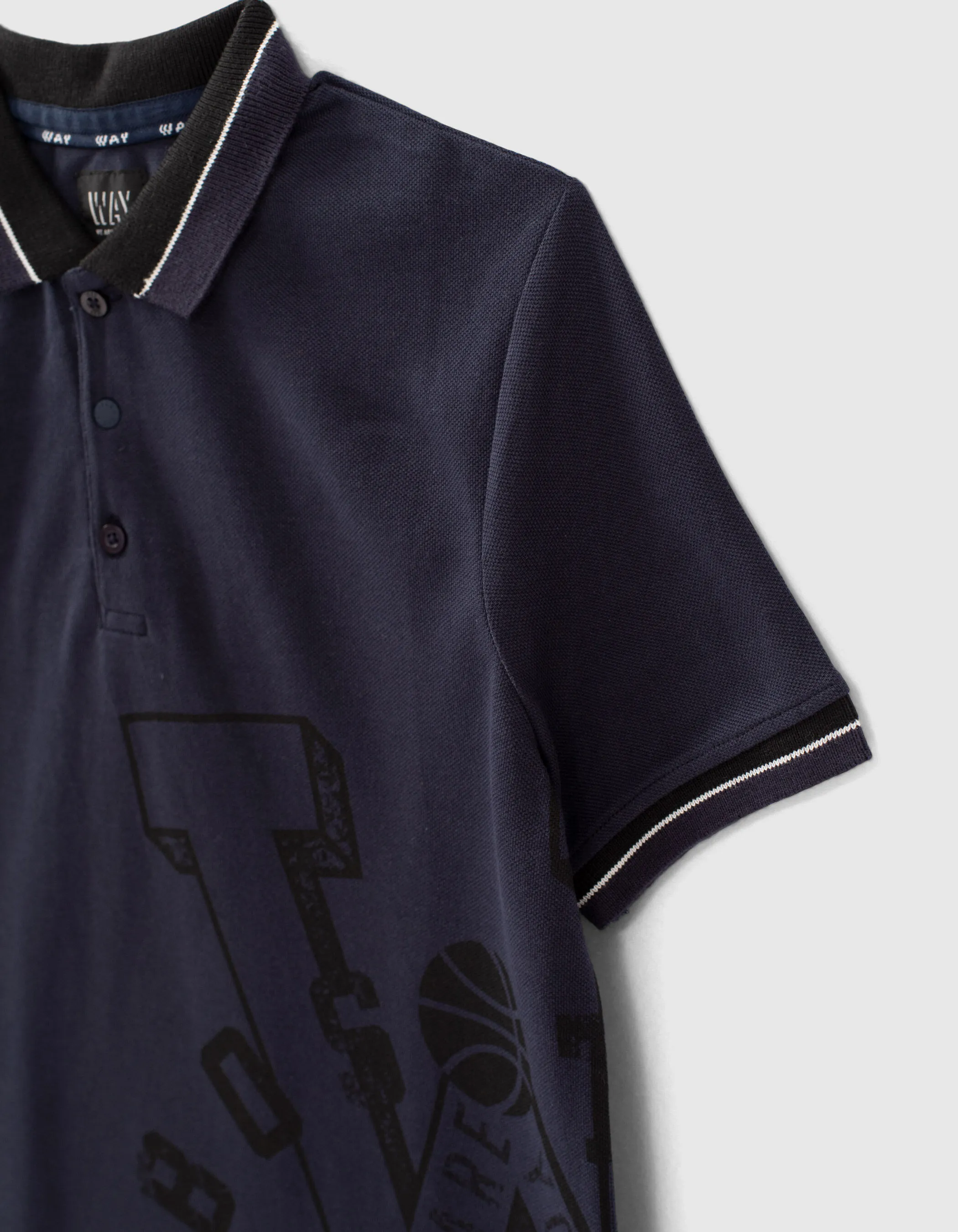 Polo navy marquage noir côté garçon 