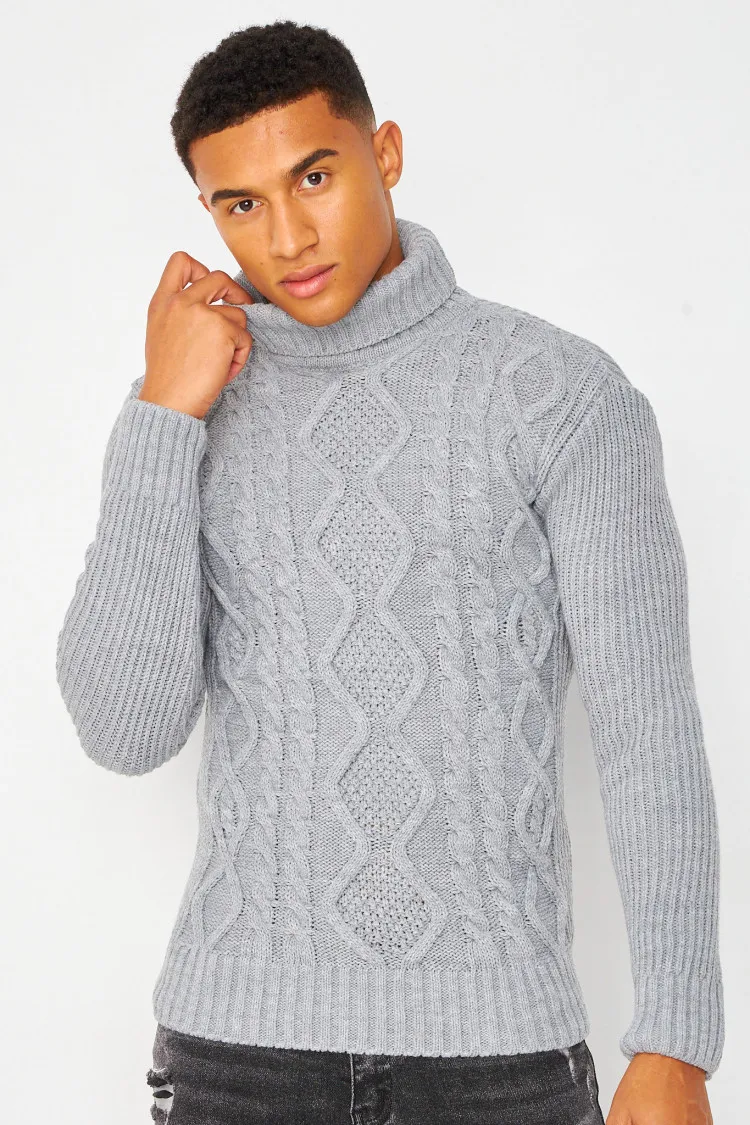 Pull gris col roulé en maille torsadée