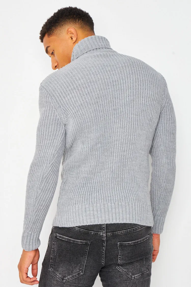 Pull gris col roulé en maille torsadée