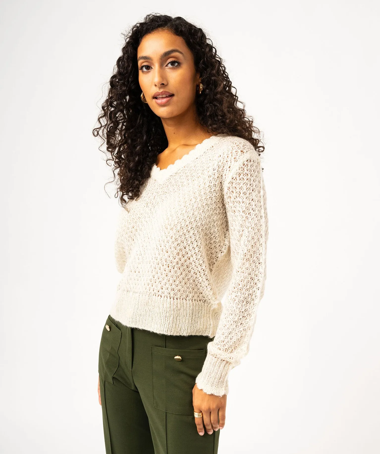 pull paillete col v en maille ajouree femme beige pulls