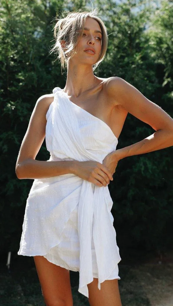 Robe Blanche Asymétrique