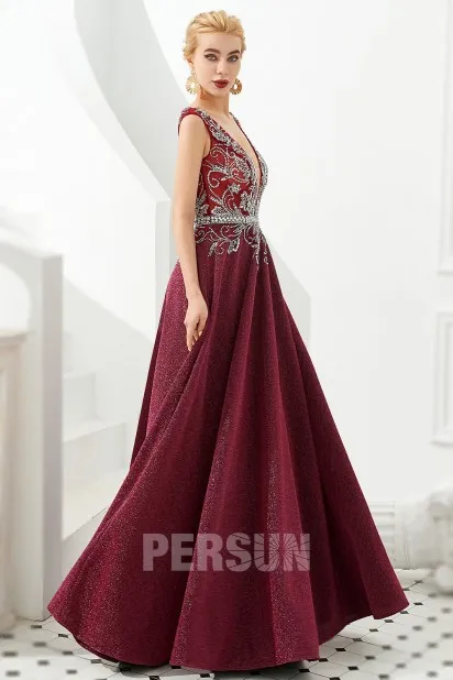 Robe de soirée 2020 sexy bordeaux col v embelli de strass - Robedesoireelongue.fr