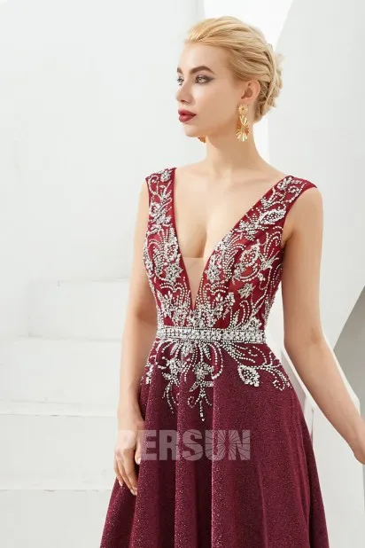 Robe de soirée 2020 sexy bordeaux col v embelli de strass - Robedesoireelongue.fr