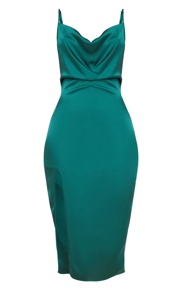 Robe mi-longue satinée vert émeraude à col bénitier