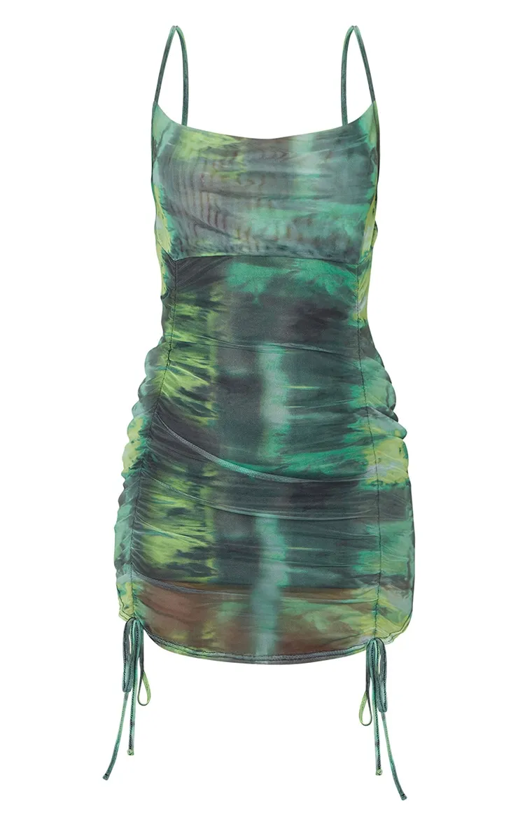 Robe moulante froncée à imprimé tie & dye vert et bretelles