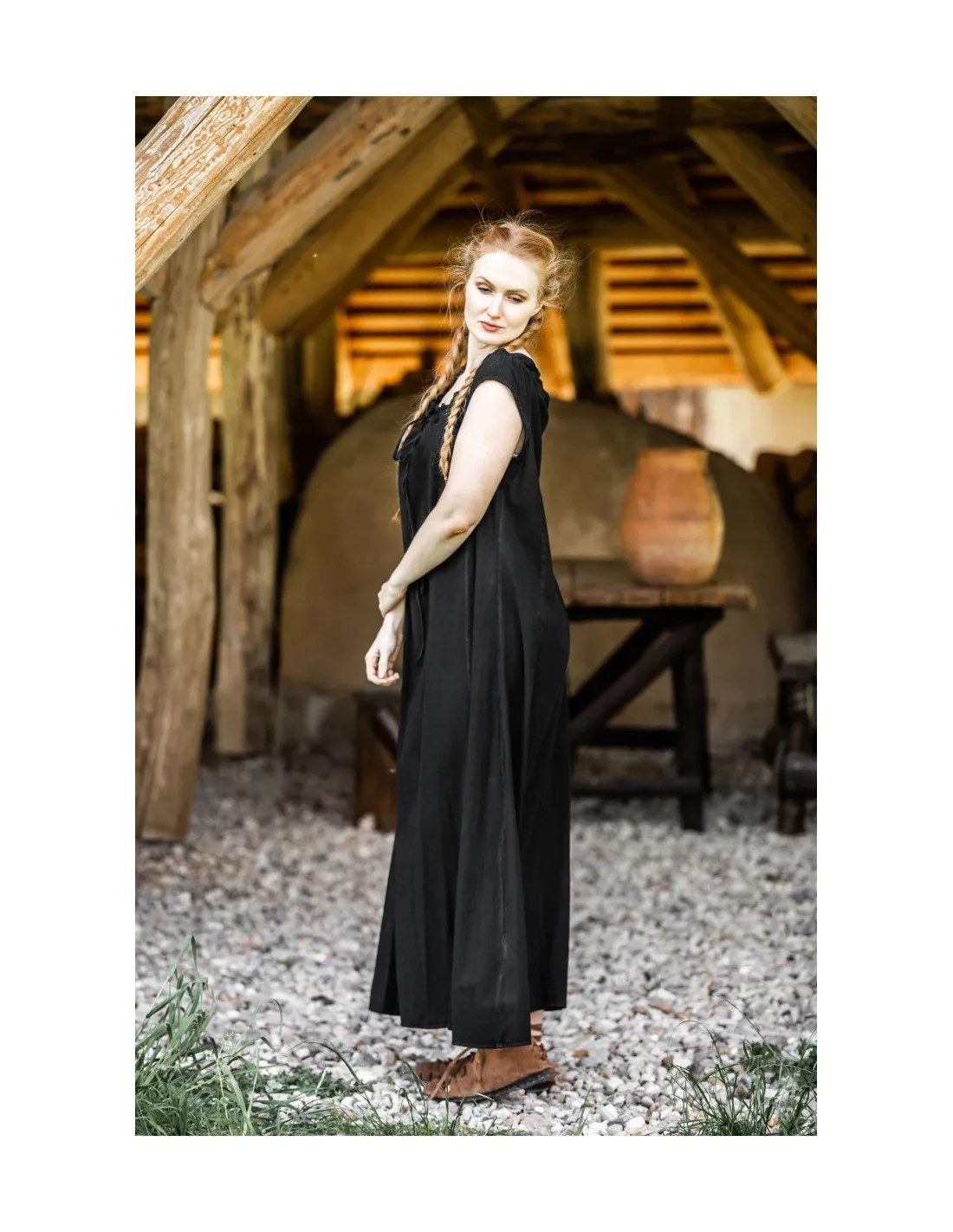 Robe médiévale longue modèle Ella, couleur noire ⚔️ Boutique Épées