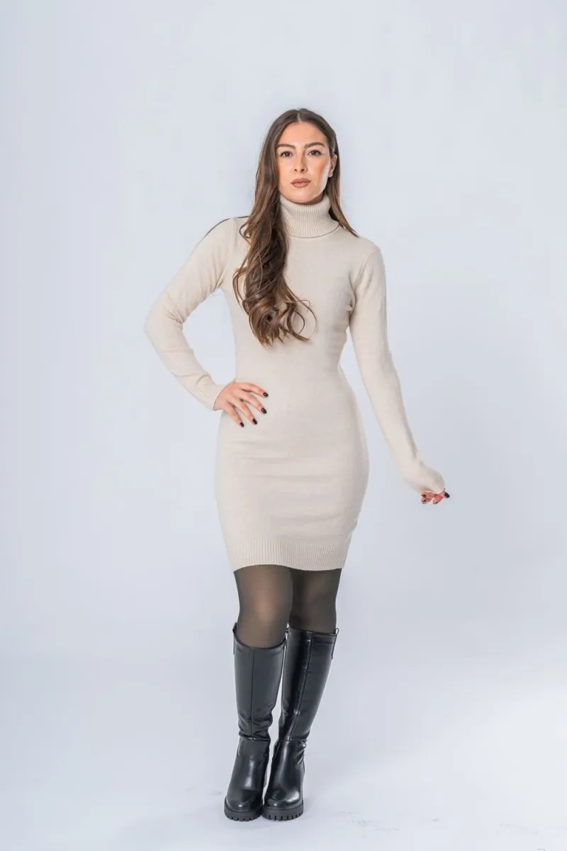 Robe pull courte col roulé moulante beige