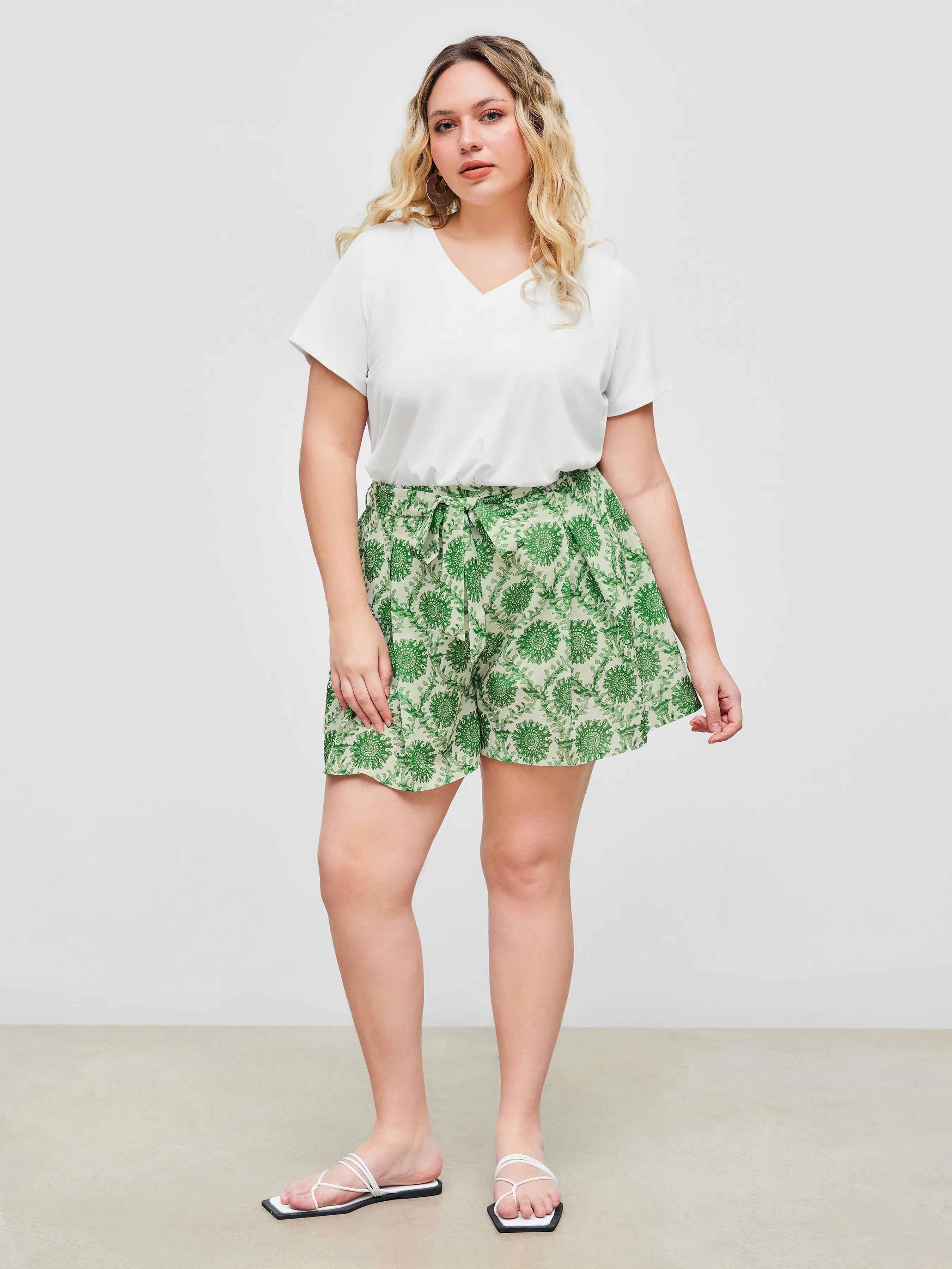 Shorts plissés à poches florales taille mi-haute tissés avec ceinture Curve & Plus