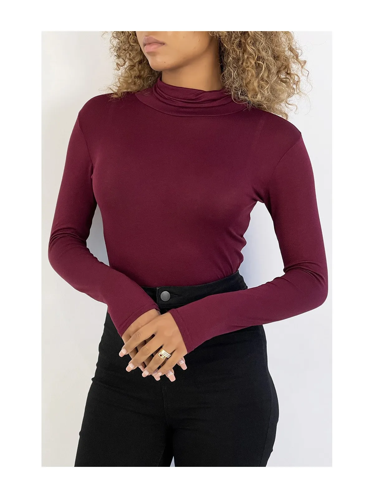 Sous pull bordeaux en col roulé et manches longues